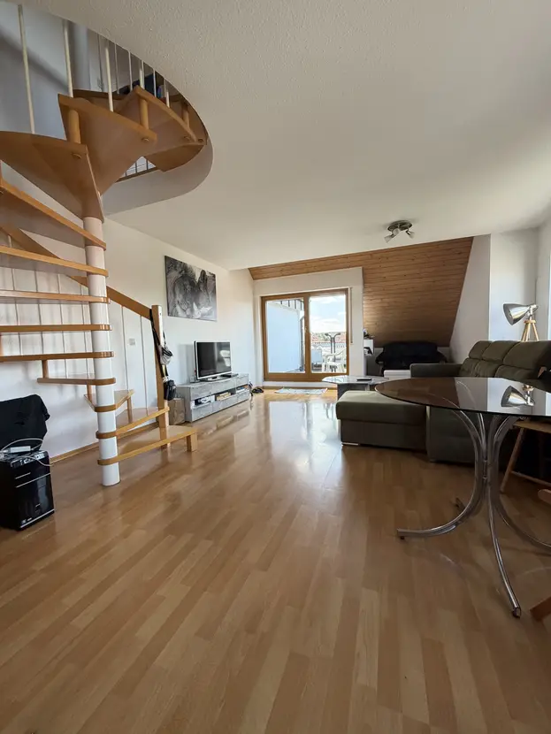 Zuhause ankommen: Schöne 2,5-Zimmer-Wohnung mit Außenstellplatz